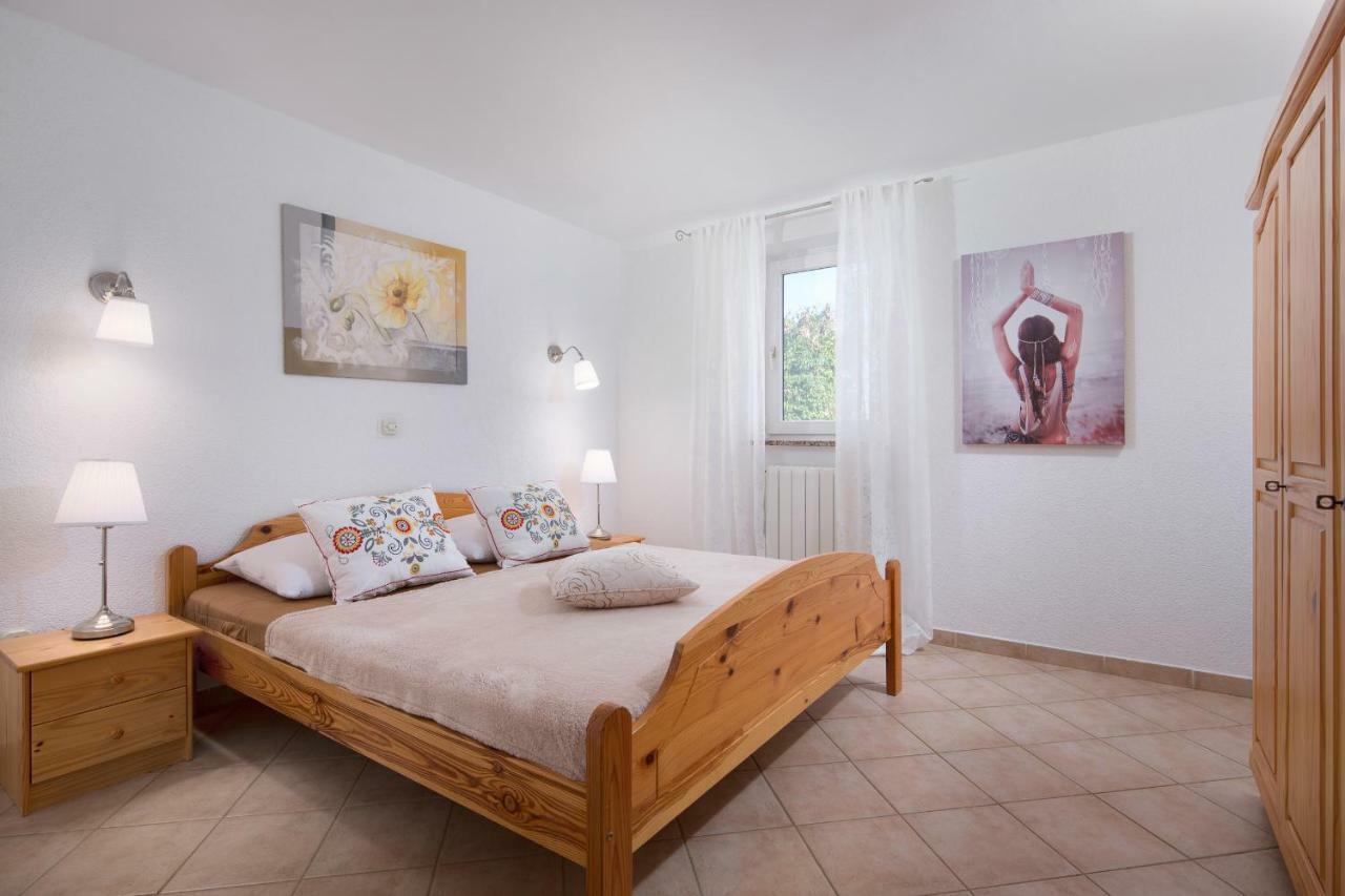 לאבין Villa Bella Vista - Apartments מראה חיצוני תמונה